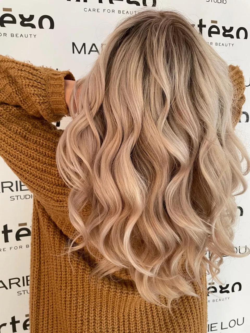 Blonde Wellen aus der Galerie des Marie Lou Studios