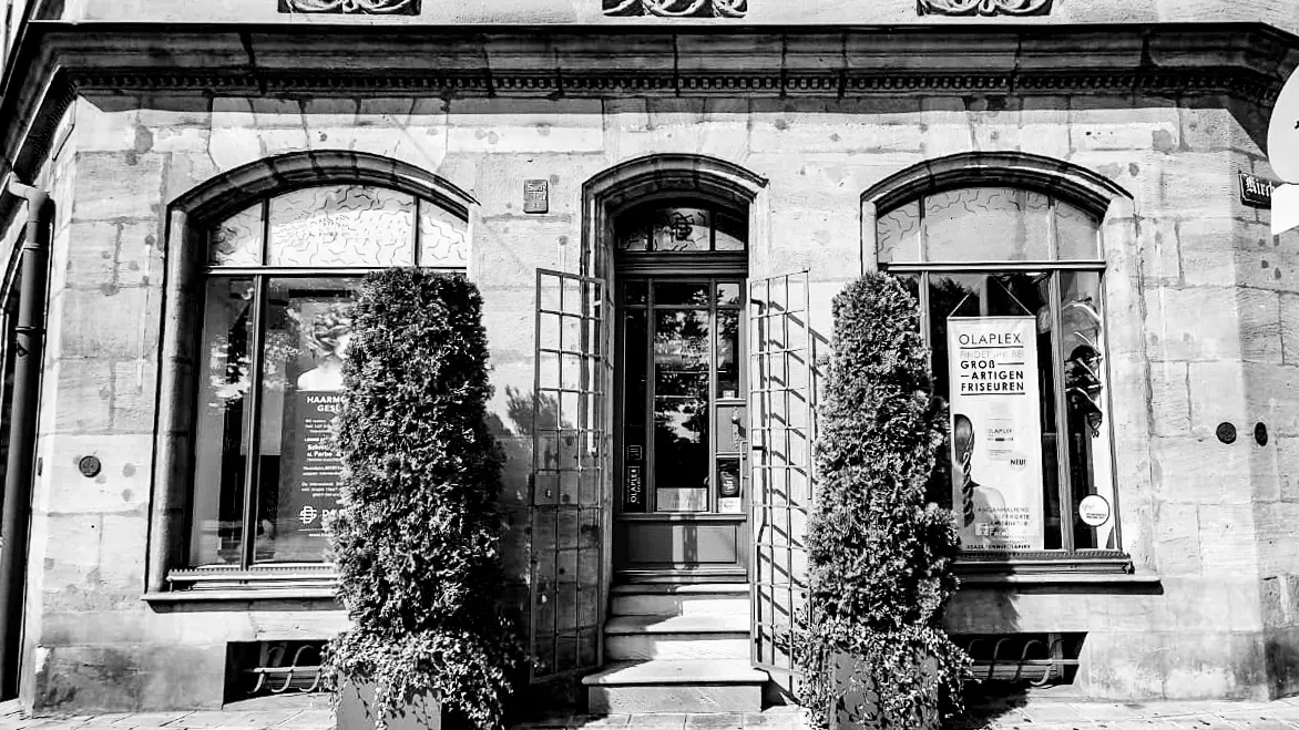 Eingang des Marie Lou Studios in Nürnberg-St. Johannis